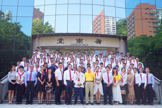 首届“互联网+健康产业”总裁高级研修班学员及老师合影