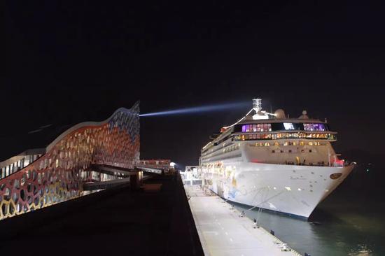 丽星邮轮领航鹏城邮轮时代