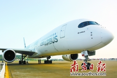 0大型运输机震撼试飞 空客A350将首秀_珠海频