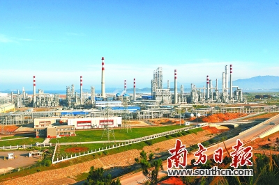 扩建投产后，中海壳牌将拥亚洲最大乙烯基地。图为中国海油惠州1200吨炼油项目。资料图片