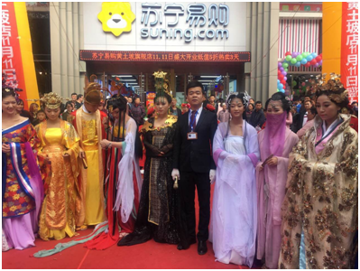 双11苏宁门店前现春运场景 福州一消费者发票