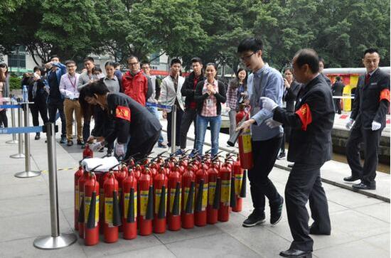 中信广场举办年度消防疏散演习 近千名白领参
