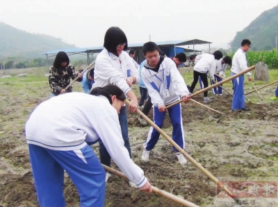 六十载盐中高效课堂 培养大批优秀教师和学子