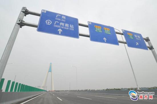 佛山魁奇路东延线下午三时正式开通,十五分钟直达广州南站。南方日报记者 戴嘉信 摄