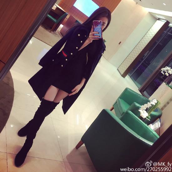 新浪娱乐讯 日前，郭富城女友方媛在微博晒出一组美照。照片中，方媛打扮依旧时髦，长靴短裙大秀美腿。