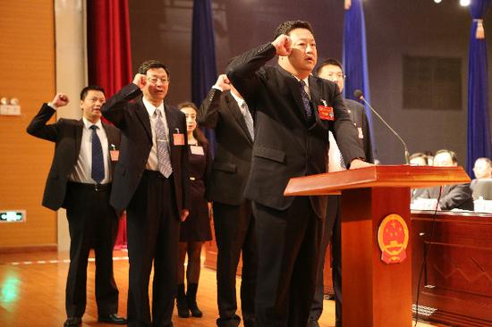 吴文莱当选金湾人大常委会主任 阳化冰当选区