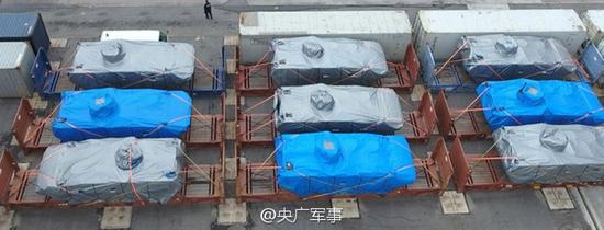 香港货柜码头现装甲车，疑似走私军火。(网络截图)