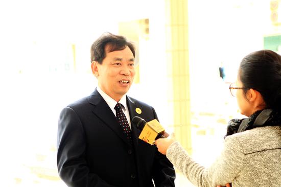 广东海洋大学校长叶春海表示希望论坛会让海大学子更好地了解社会，走近社会