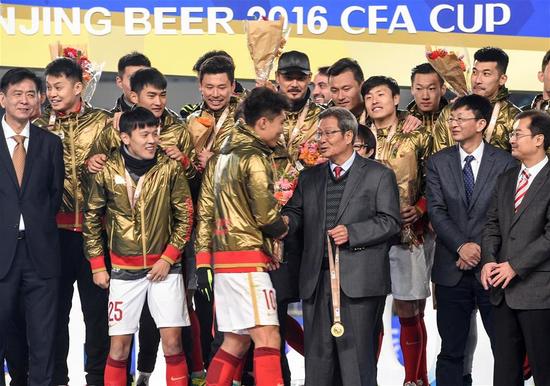 广州恒大淘宝队客场以2比2战平江苏苏宁易购