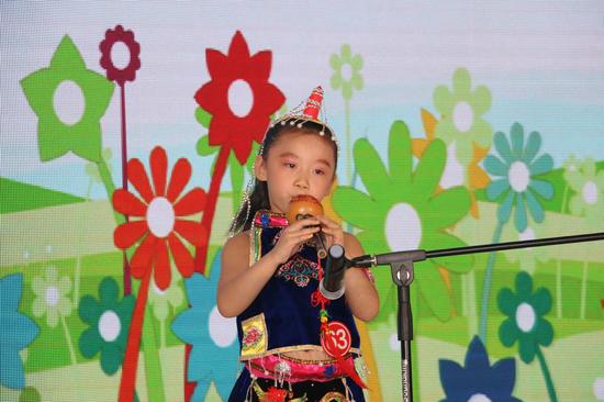 传统的葫芦丝表演