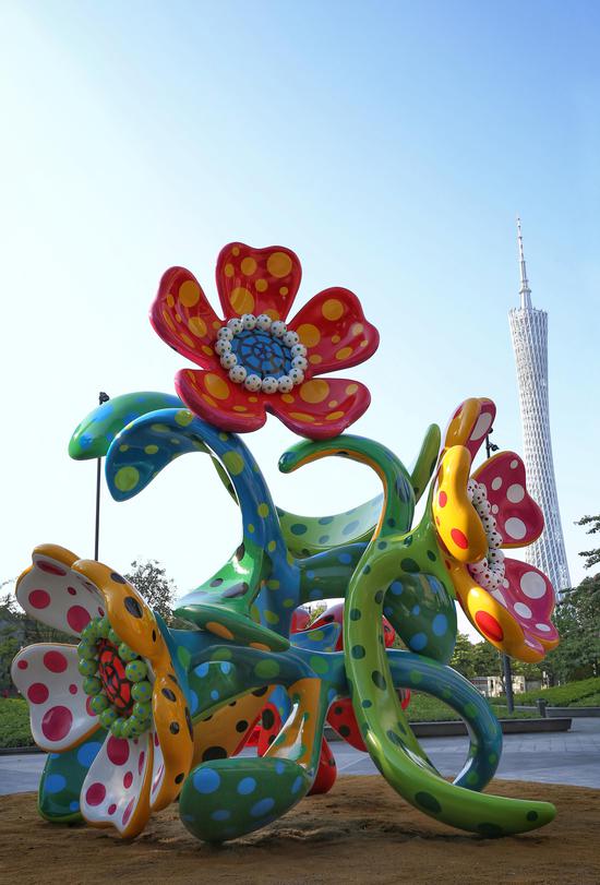 全国首个草间弥生户外雕塑作品——“盛开在广州的花”绽放天汇广场igc