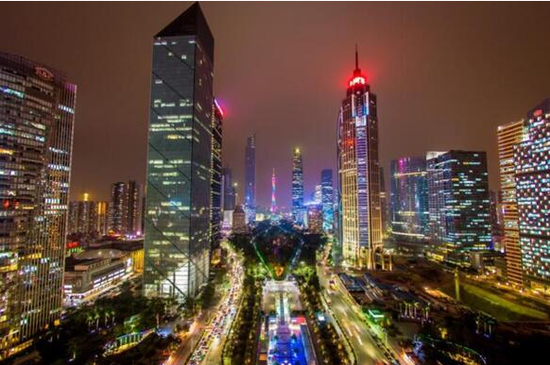 流光溢彩的珠江新城夜景,梦幻又现代