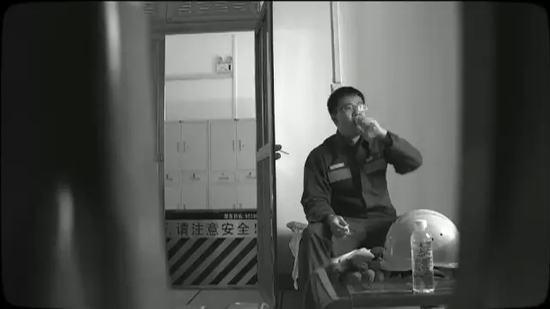 冬日暖阳：电网工人守护“万家灯火”_新浪广东_新浪网