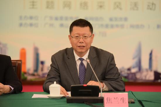 焦兰生市长接受媒体采访。