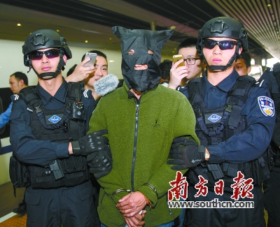 6日下午，陈恂敏被警方押解回广州。南方日报记者 张梓望 郭智军 摄