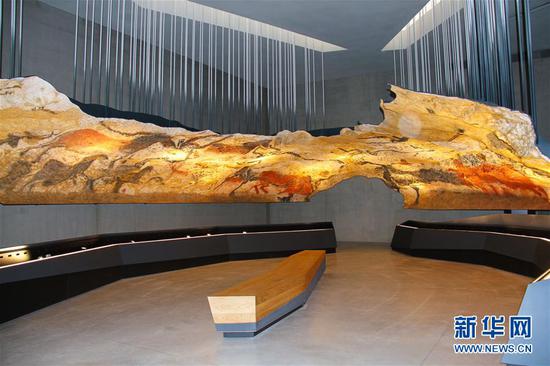 在法国史前洞窟壁画国际艺术中心拍摄的壁画工坊