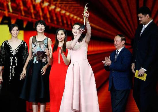 2016体坛风云人物颁奖典礼举办 女排获最佳团