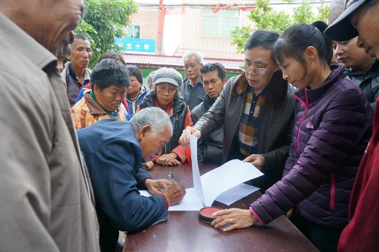 吴川供电局开展精准暖心扶贫 点亮群众的心_湛