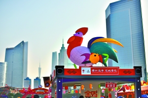天河花市的“公鸡”吉祥物非常醒目。广州日报记者王维宣 摄