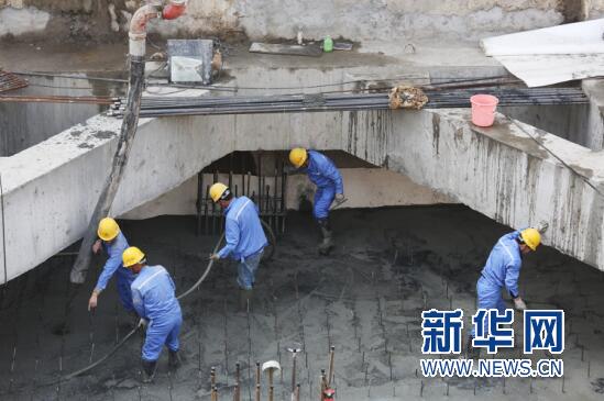 地铁工人春节留守佛山 坚守工地为地铁建设发