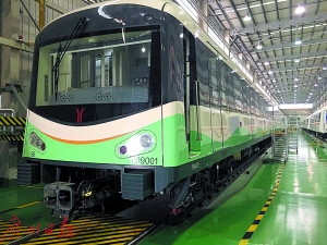 九号线首列车运抵广州。