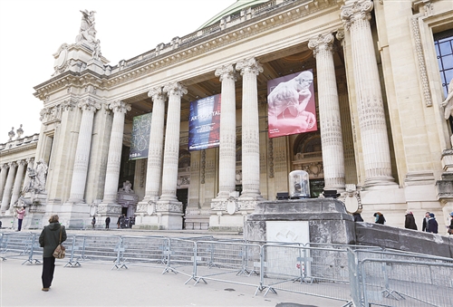 图为艺术沙龙联展的展出场馆——著名的巴黎大皇宫。