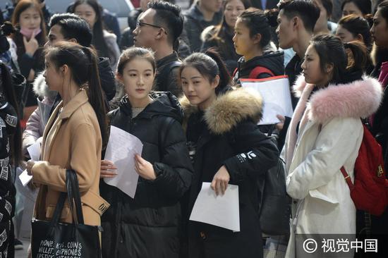 2017年2月19日,北京,北京电影学院艺考复试现场,俊男美女拼颜值,比图片