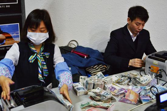 观音开库日后顺德容桂农行协助观音堂清点60