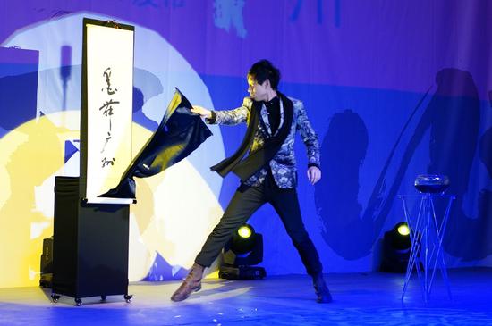 魔术师曾子健表演