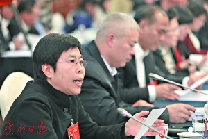 广东省人大代表团举行议案酝酿会，代表们提出多项议案。