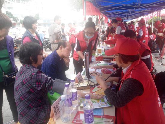 湛江影剧院开展志愿者服务活动纪念3.5学雷锋