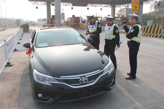 持过期驾驶证开车按无证驾驶处罚 多名司机需