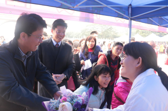 南医大顺德医院举行义诊活动 让妇女享受医改