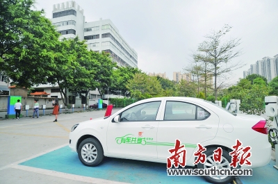 佛山市政府南门停车场网点停靠的“共享汽车”。南方日报记者 戴嘉信 摄