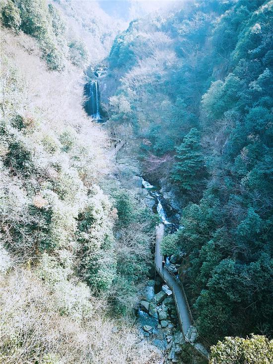 山涧水坝