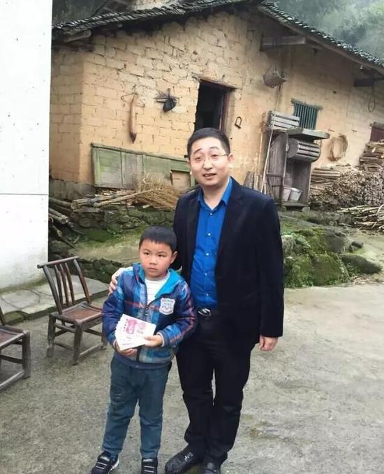 东莞浙商长安分会一行代表赴湖南汨罗爱心公益