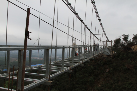 清远市牛鱼嘴玻璃桥将于今月25日正式对外开