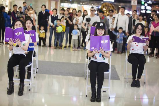 全民英语快闪 瑞思在万达广场玩转愚人节_湛江