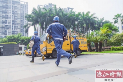 南海供电局桂城所急修班接到抢修任务紧急出动。