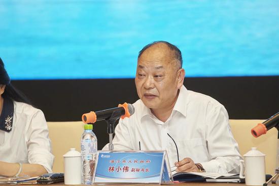 湛江市人民政府副秘书长林小伟传达副市长崔青对恳谈会的寄语