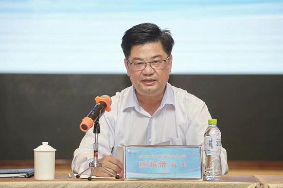 湛江市国税局党组书记,局长陈超带在恳谈会上讲话