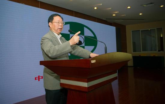 吴伟康教授在分享中西医结合防治肿瘤优势