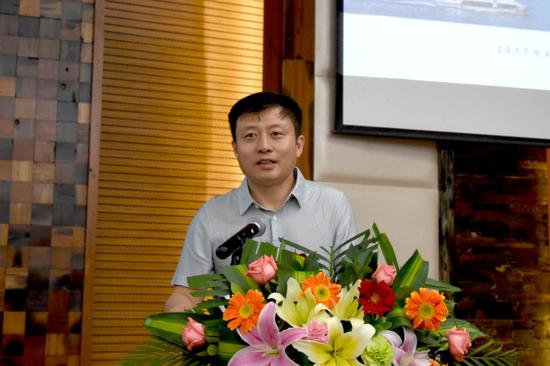 湛江市旅游局副局长张红斌介绍湛江旅游事业发展状况