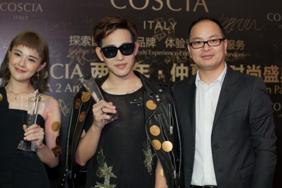 特邀明星张庭,林瑞阳,莫小棋出席,和COSCIA家族Firenzo先生共同剪彩