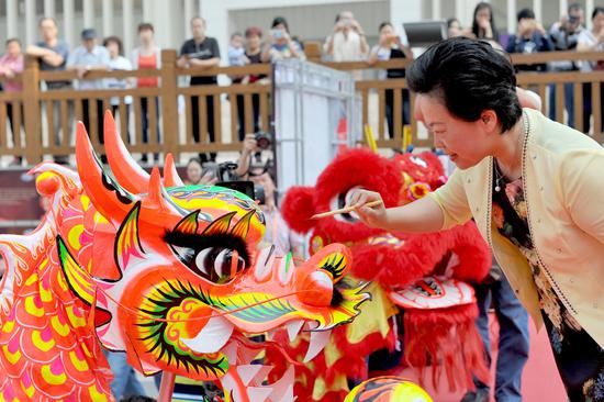 江门市2017龙狮文化节开幕 新模式展现传统龙