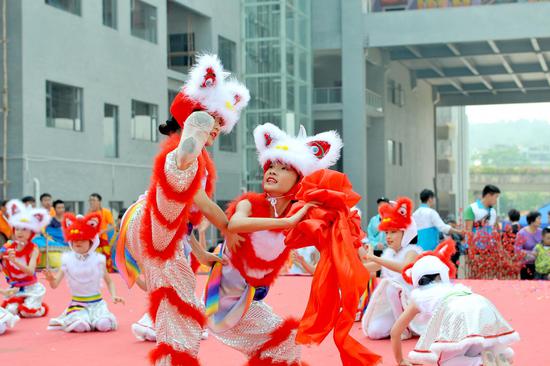 江门市2017龙狮文化节开幕 新模式展现传统龙