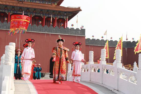 佛山国艺影视城举办宫廷婚礼巡演 穿越清朝册封皇后