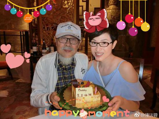 陈法蓉晒合影为老爸庆祝81岁生日 父女俩超像