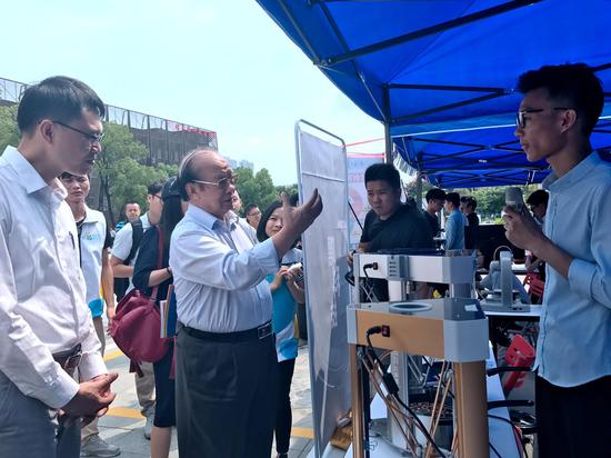 中科院院士童庆禧与政府领导对话青年创业者