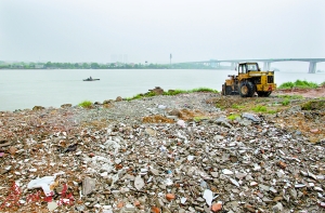 沙湾水道以南江岸上一批涉及排污的企业和农家乐被拆除。 广州日报全媒体记者庄小龙 摄
